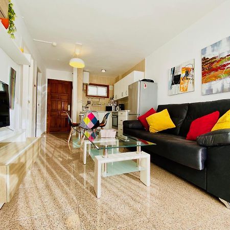 Orange And White Apartment In Yumbo San Bartolomé Buitenkant foto