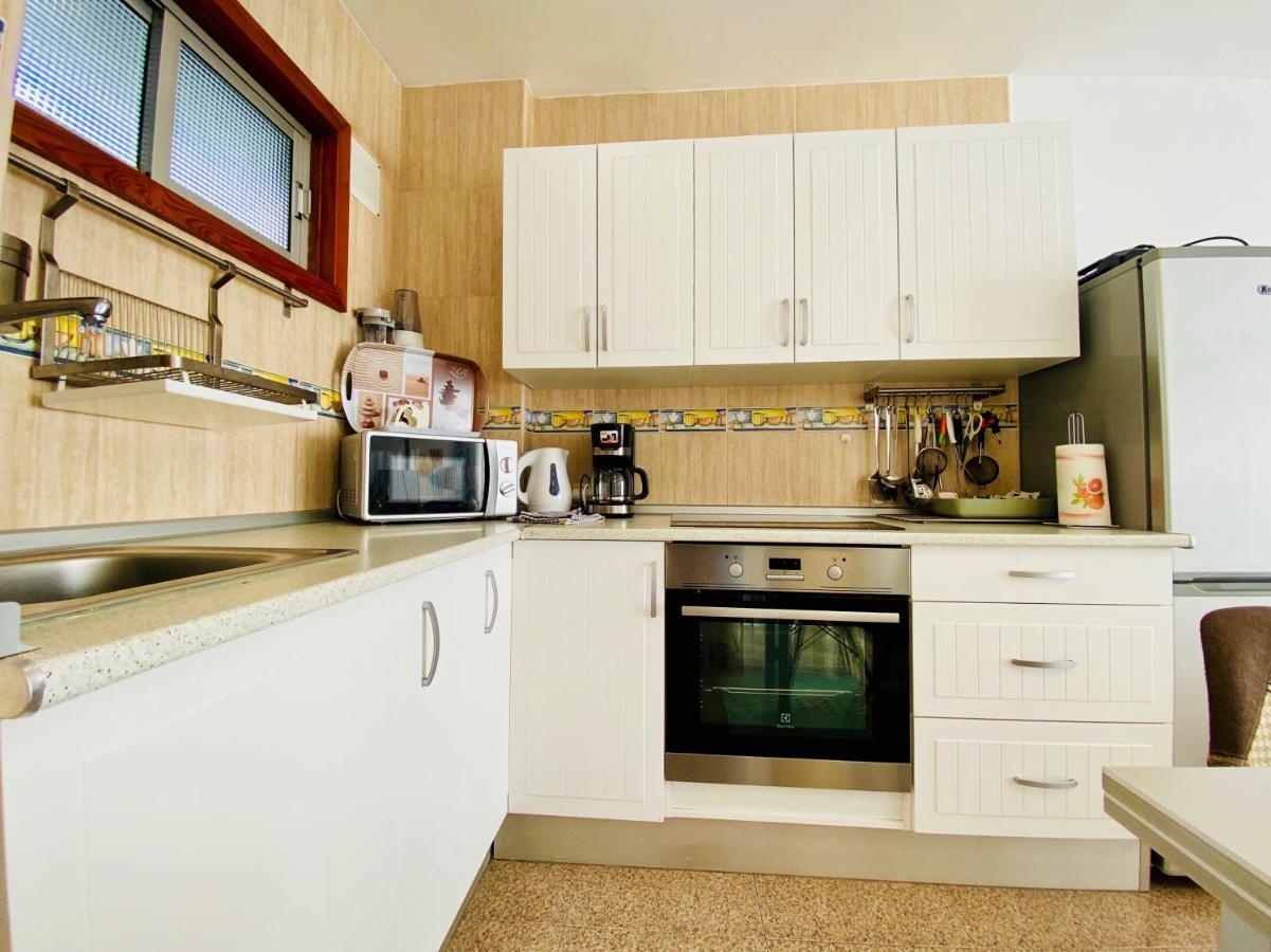 Orange And White Apartment In Yumbo San Bartolomé Buitenkant foto