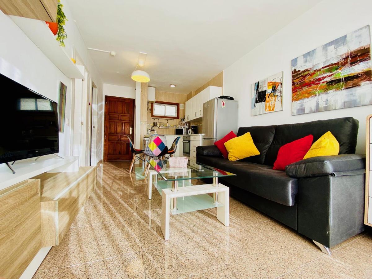 Orange And White Apartment In Yumbo San Bartolomé Buitenkant foto