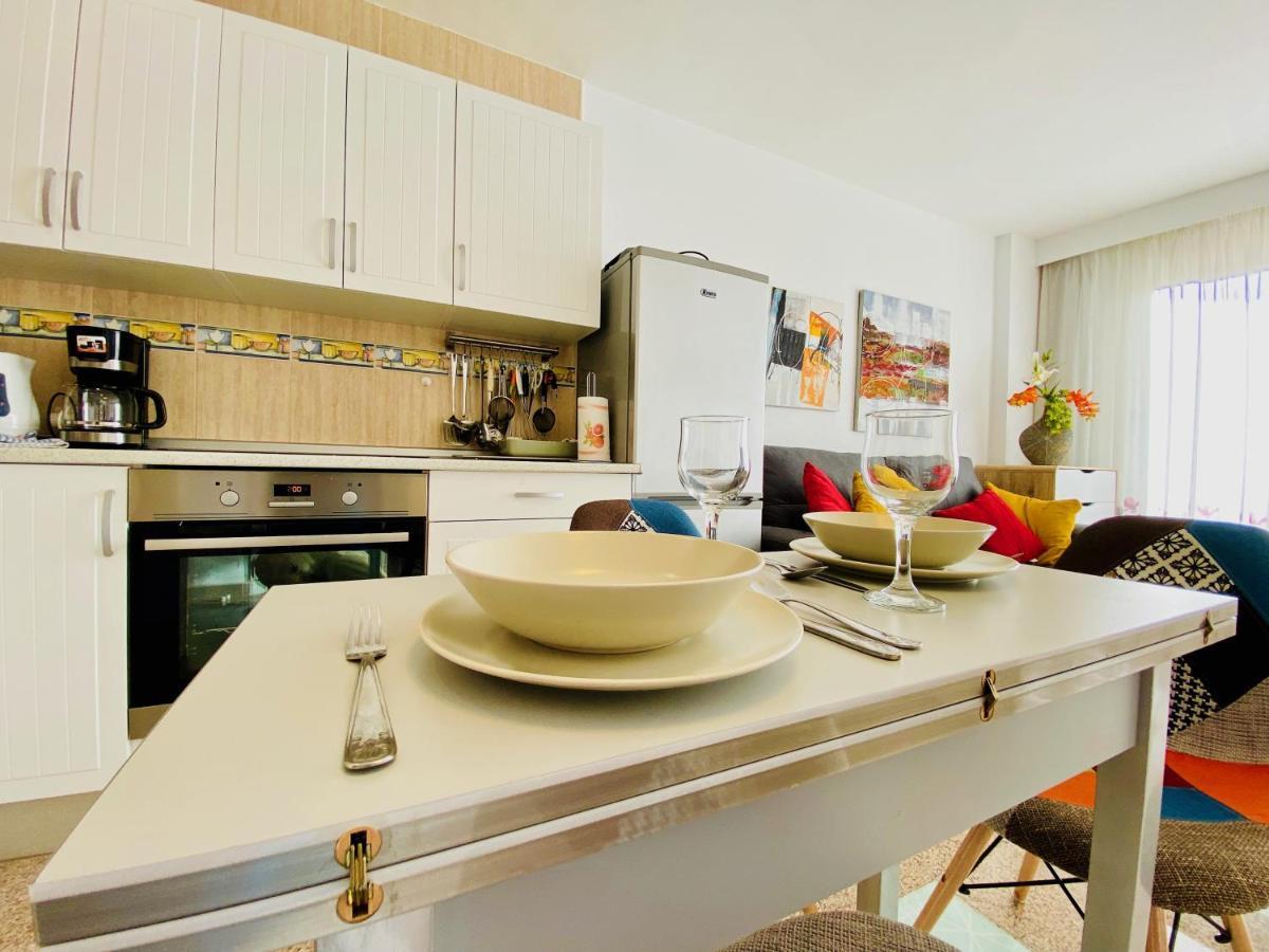 Orange And White Apartment In Yumbo San Bartolomé Buitenkant foto