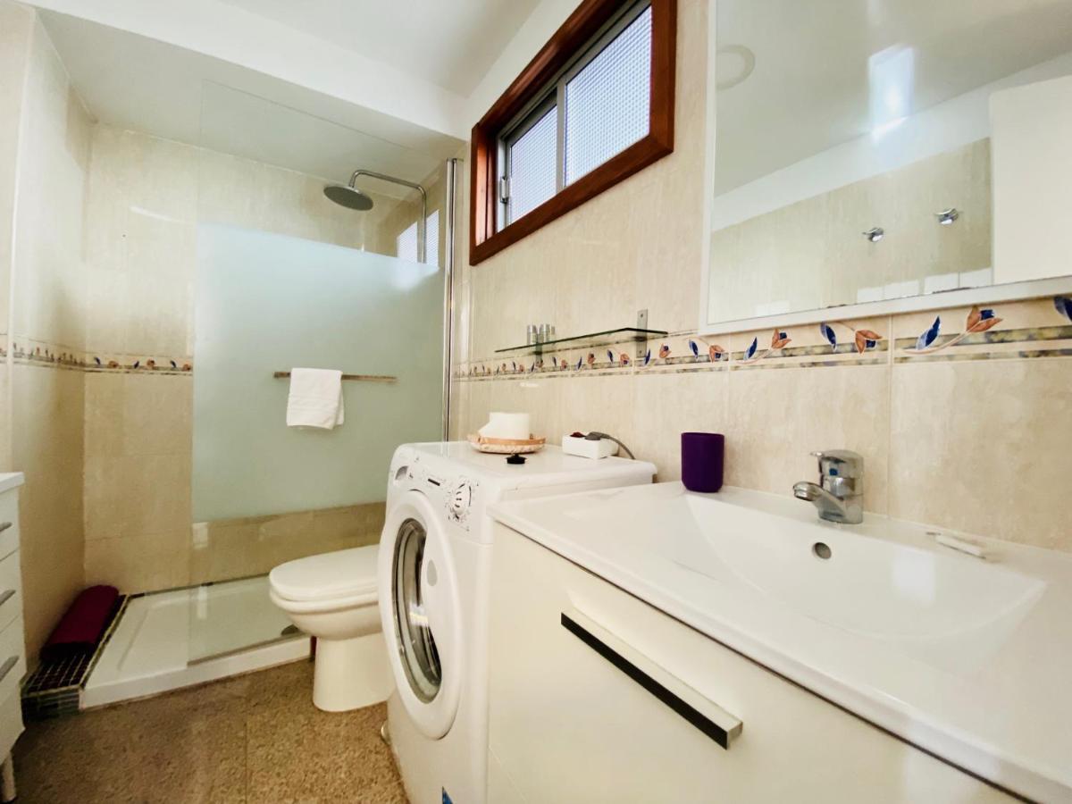 Orange And White Apartment In Yumbo San Bartolomé Buitenkant foto
