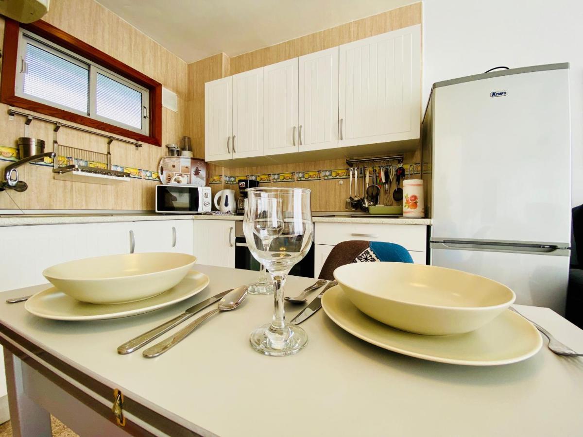Orange And White Apartment In Yumbo San Bartolomé Buitenkant foto