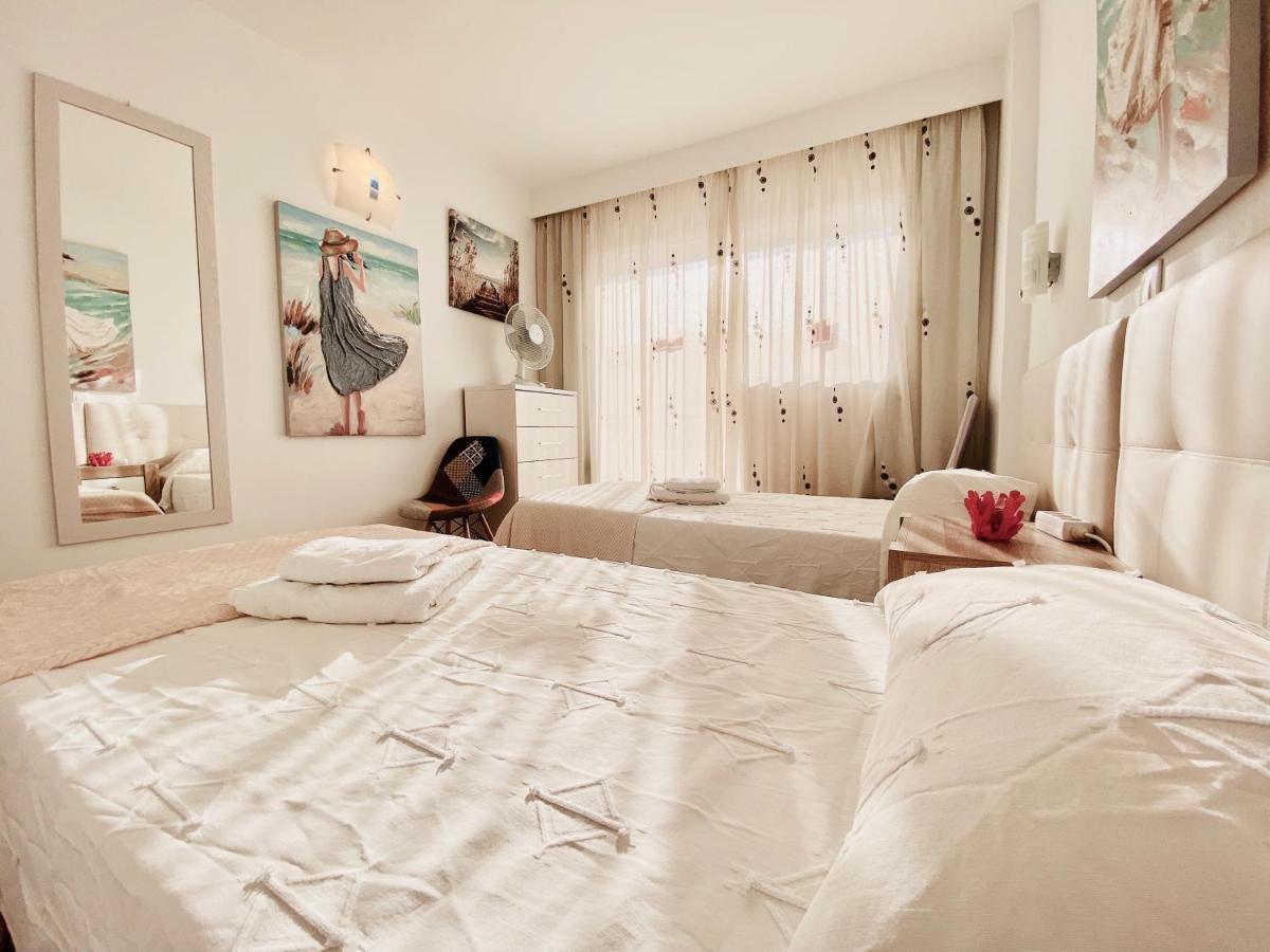 Orange And White Apartment In Yumbo San Bartolomé Buitenkant foto