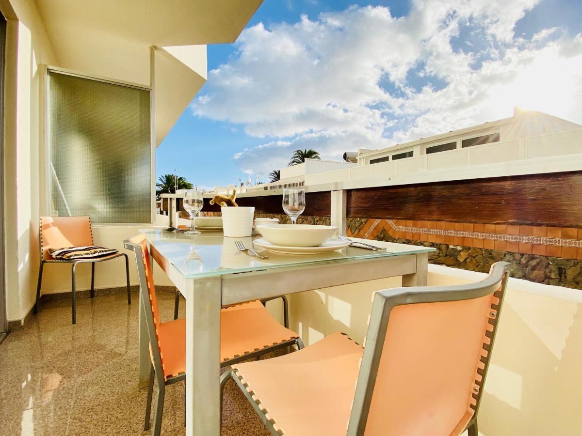 Orange And White Apartment In Yumbo San Bartolomé Buitenkant foto