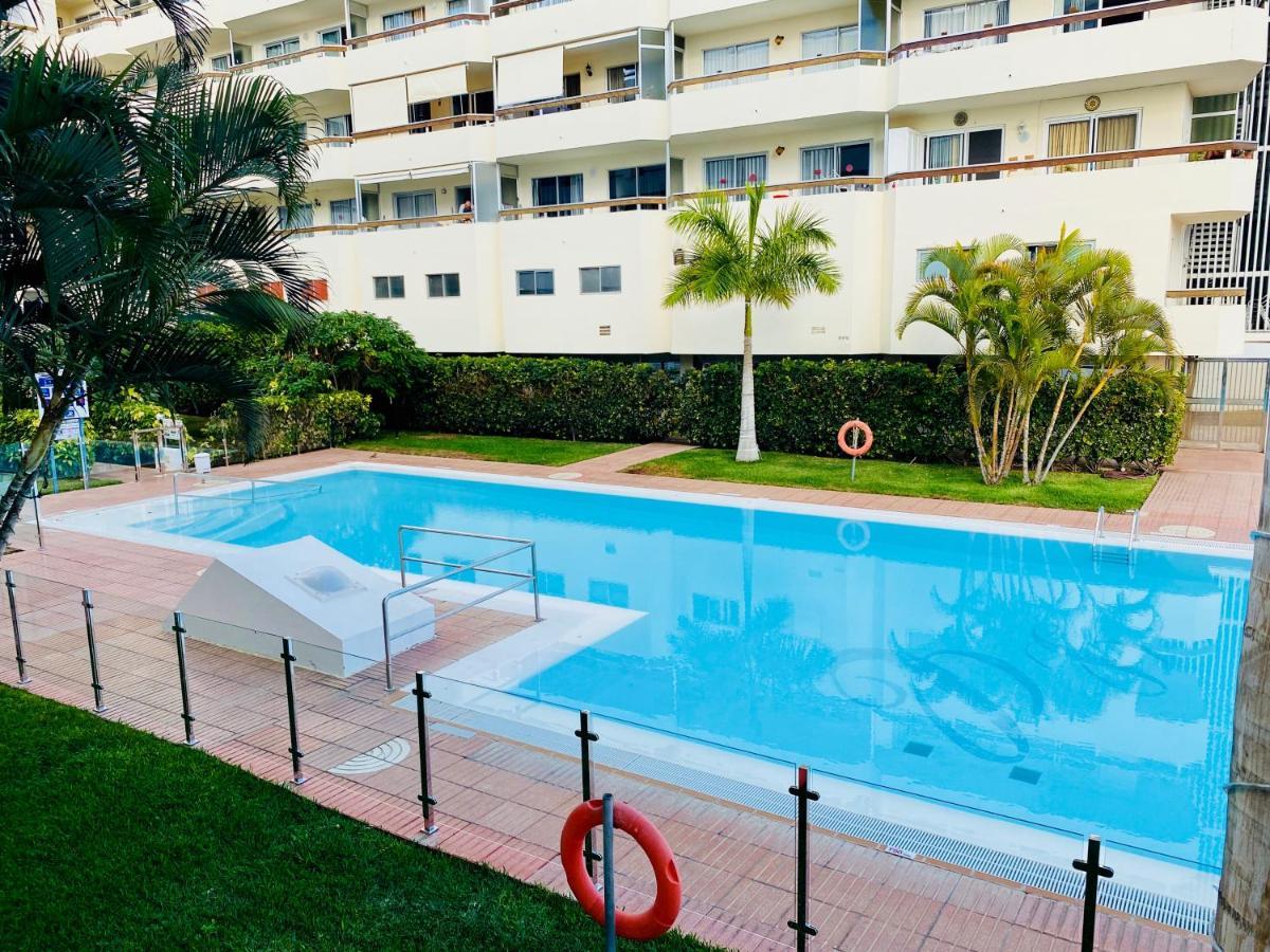Orange And White Apartment In Yumbo San Bartolomé Buitenkant foto