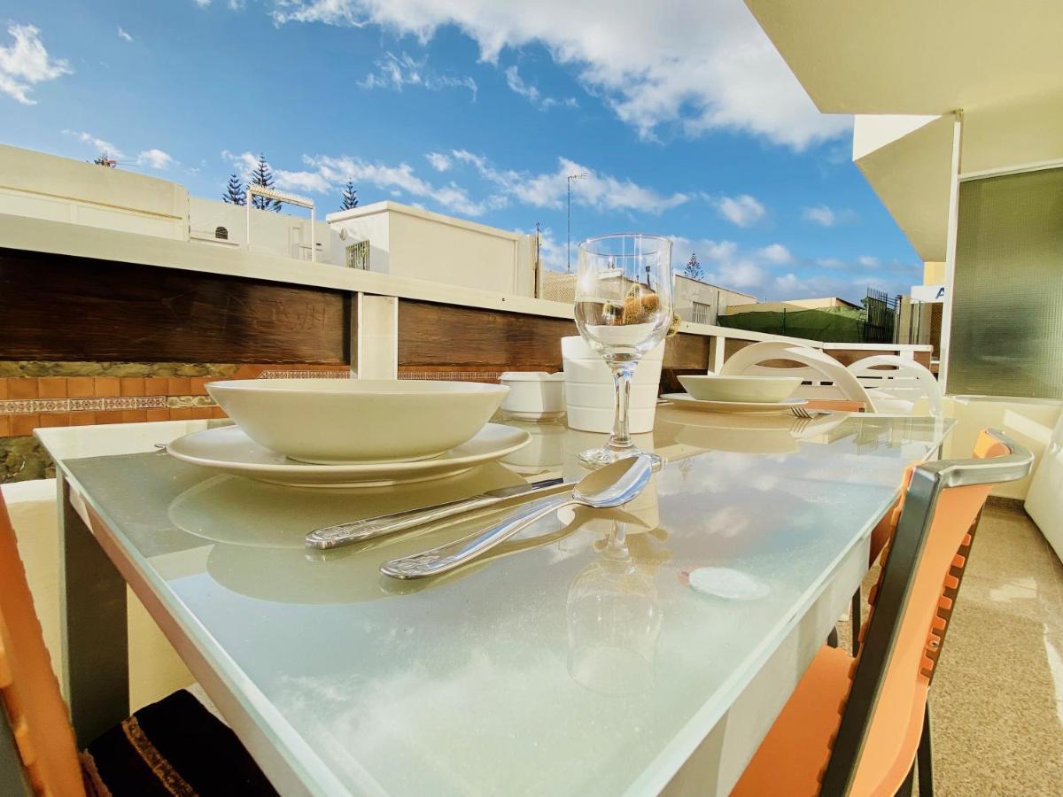 Orange And White Apartment In Yumbo San Bartolomé Buitenkant foto