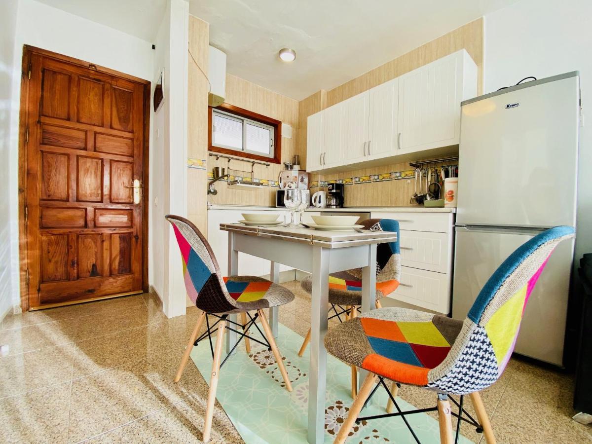 Orange And White Apartment In Yumbo San Bartolomé Buitenkant foto