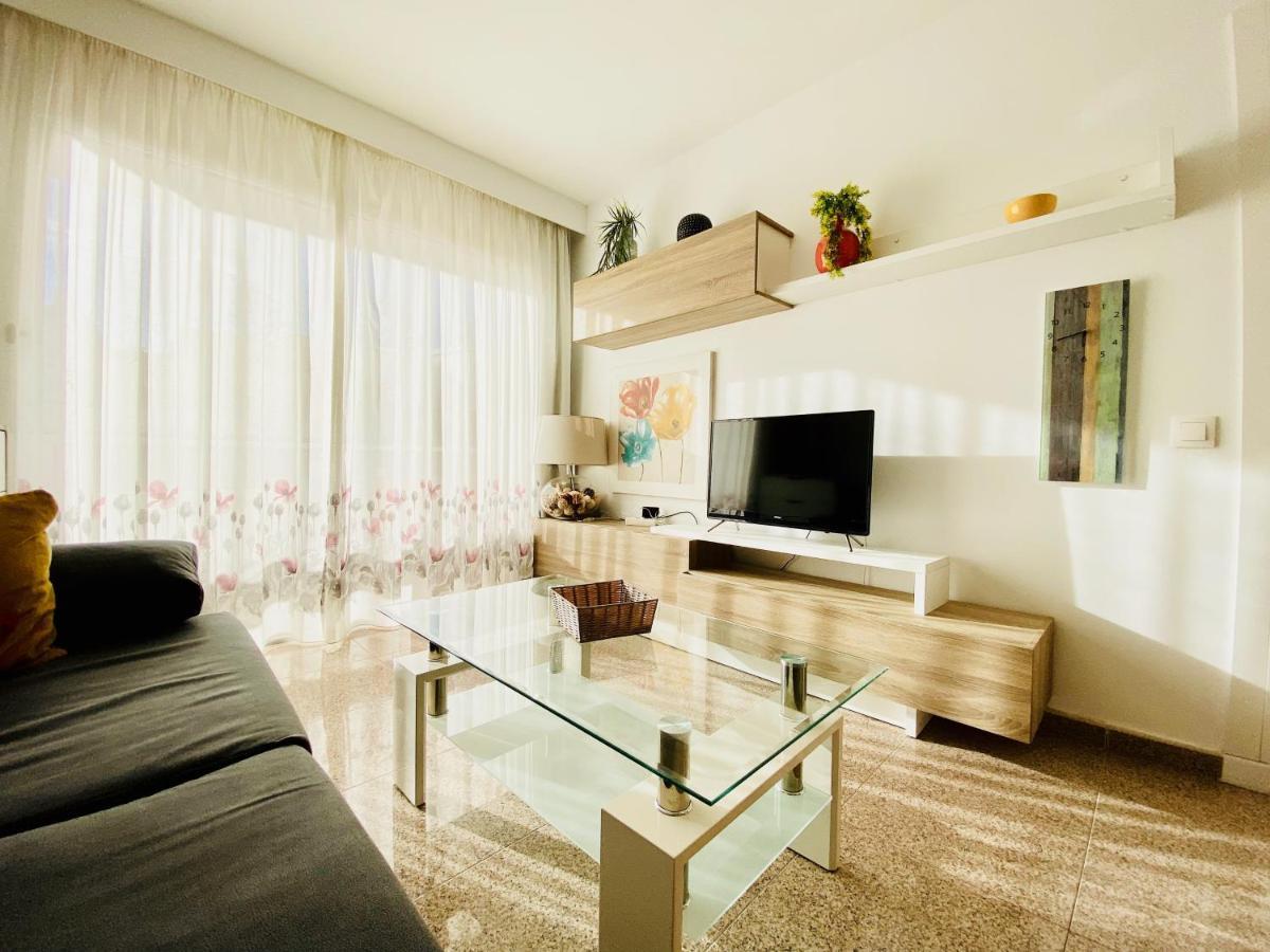 Orange And White Apartment In Yumbo San Bartolomé Buitenkant foto