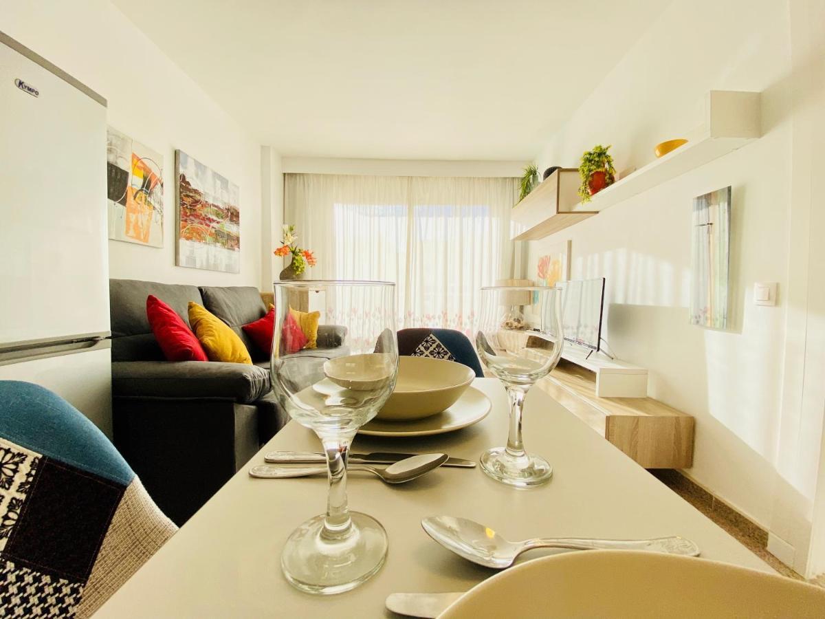 Orange And White Apartment In Yumbo San Bartolomé Buitenkant foto