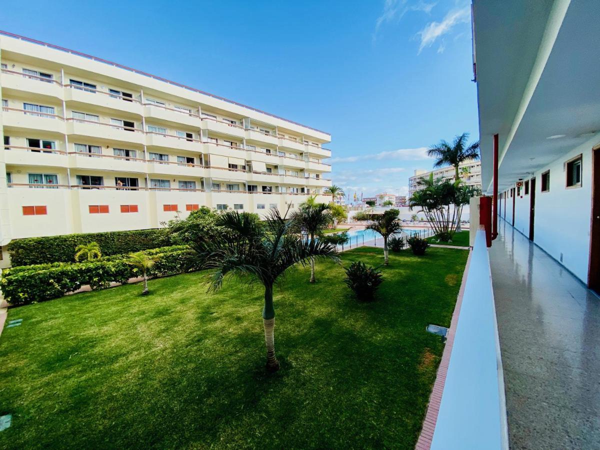 Orange And White Apartment In Yumbo San Bartolomé Buitenkant foto