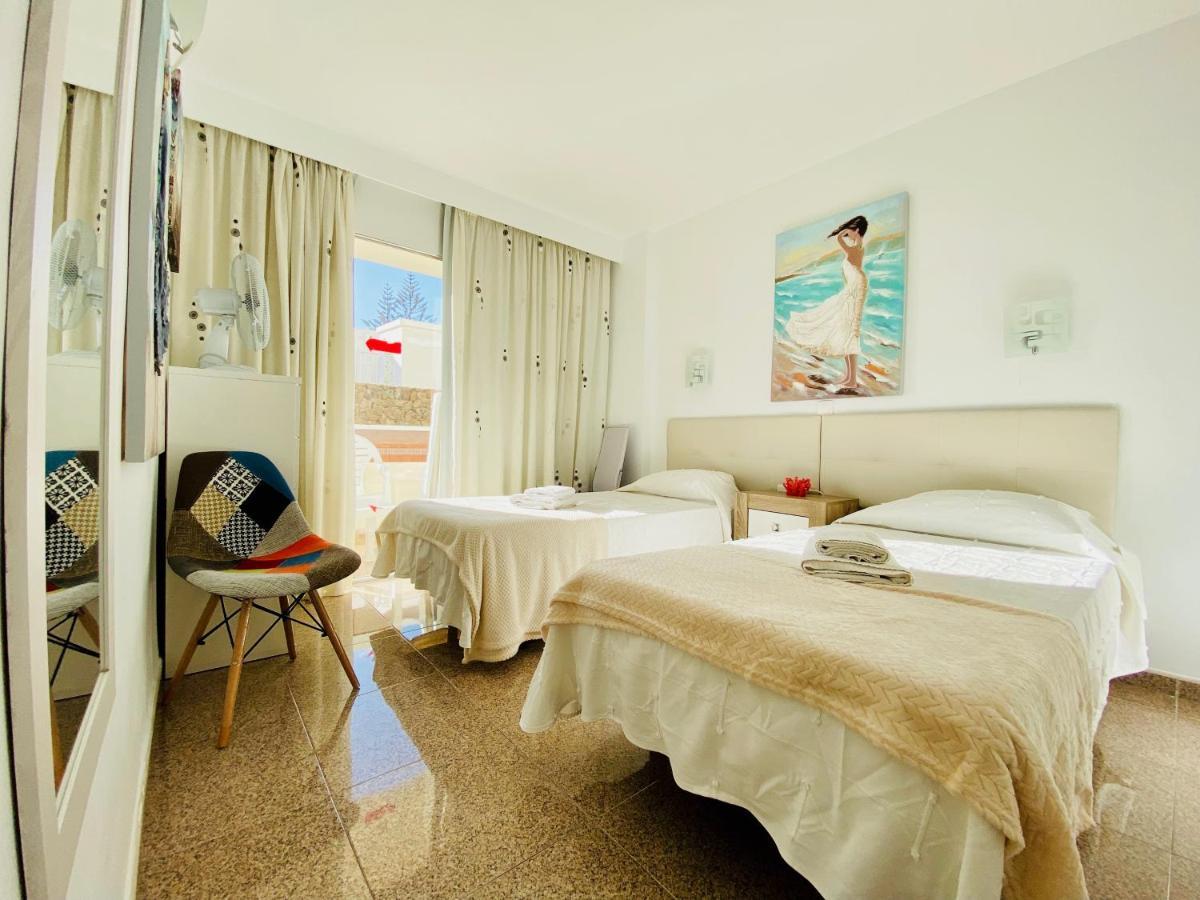 Orange And White Apartment In Yumbo San Bartolomé Buitenkant foto